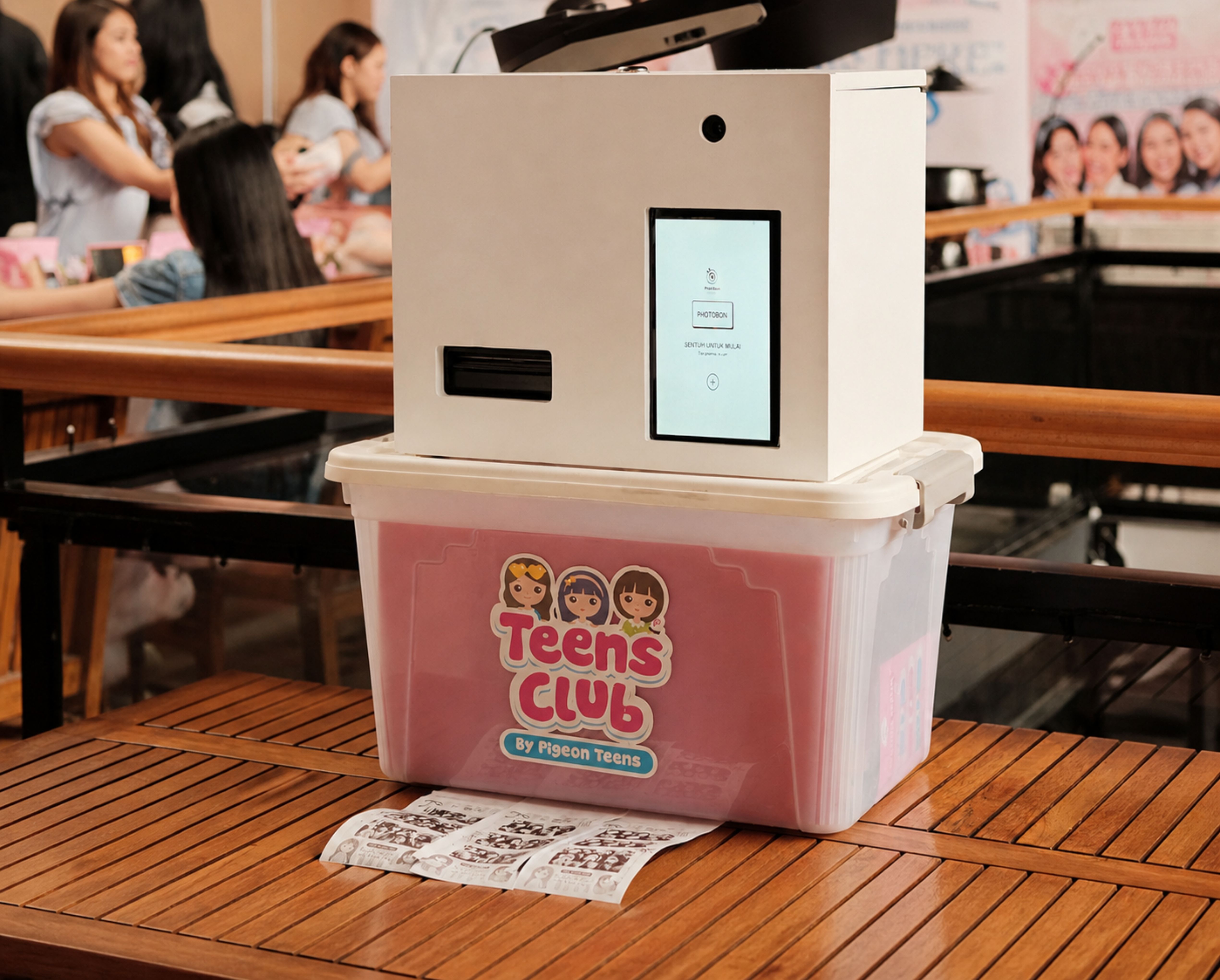 Unit Photobon di event Pigeon Teens Club Jakarta